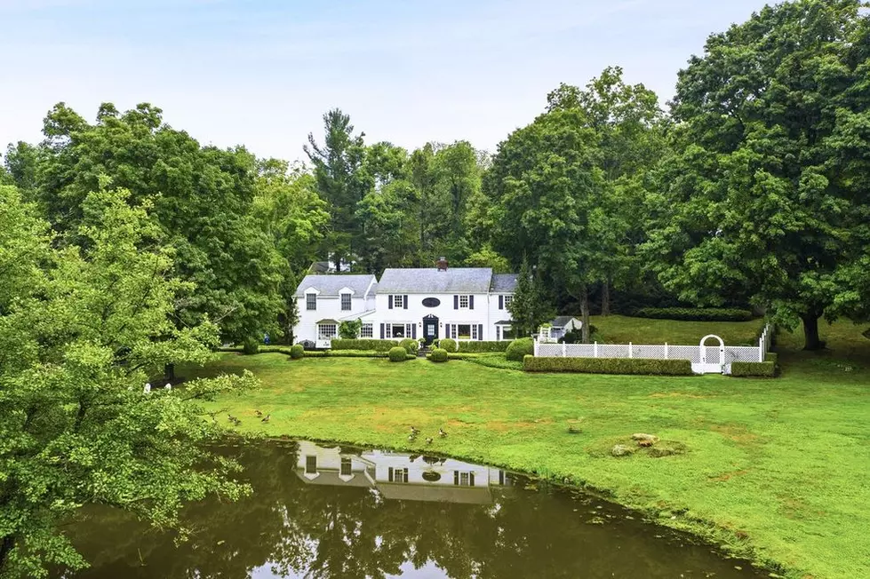 A Peek Inside Governor Cuomo&#8217;s House Before he Moves Out