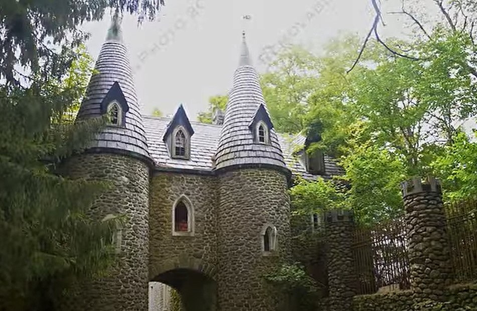 abandoned castle in the catskills