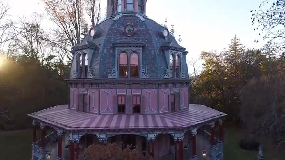NY's Octagon House Offers Unique Christmas Experience