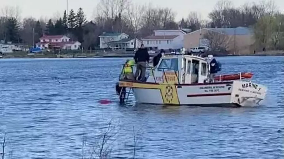 Boat Sinks in NY River! Did Smuggler Leave 6 Illegals to Die?