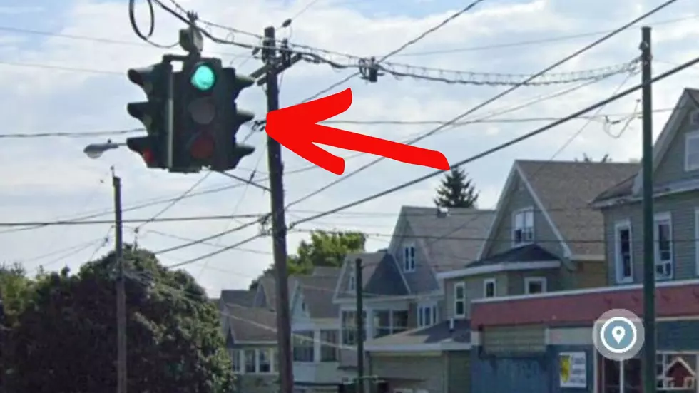 This New York Traffic Light Is the Only One Like It In the Nation, Can You See What Makes It Unique?