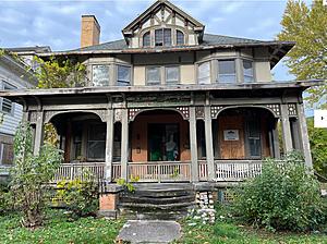 Asking Price $1000? This Once Grand Upstate New York House Still...