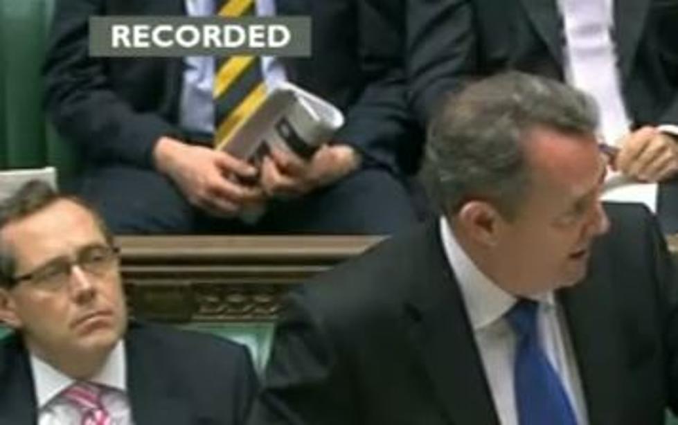 Canadian MP Plays Air-Guitar During House of Commons Session (VID)