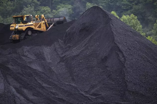 Daines Hosts Federal Coal Program Meeting in Billings