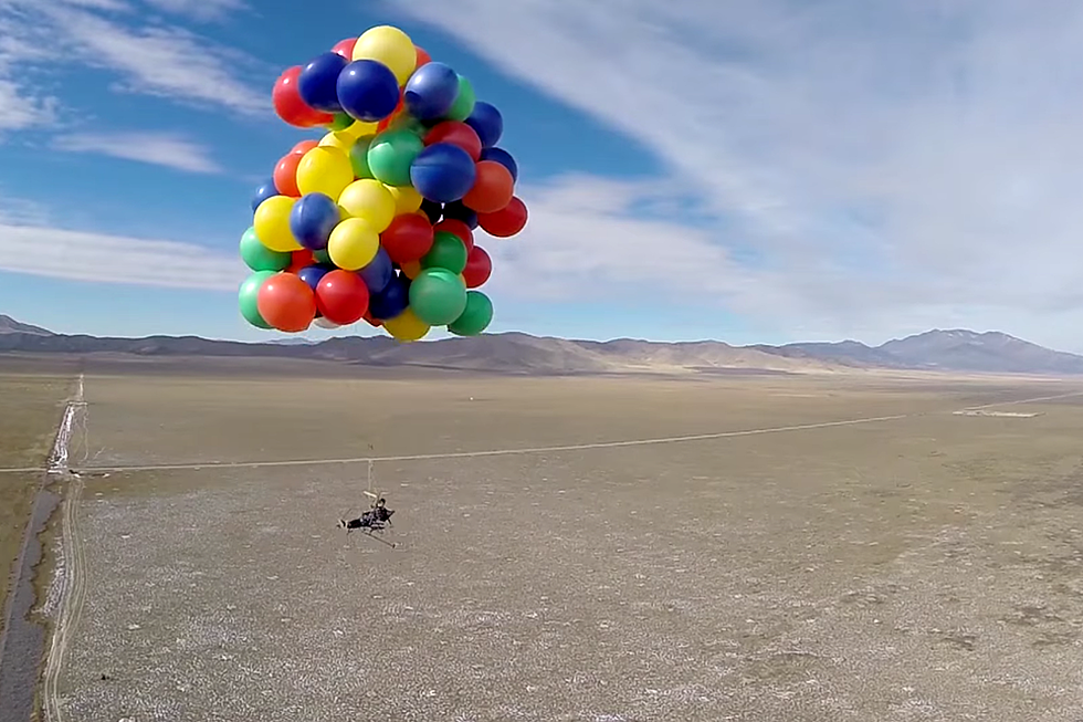Guy Flies in Balloon-Powered Lawn Chair, Uses Shotgun & Parachute to Get Back Down [VIDEO]