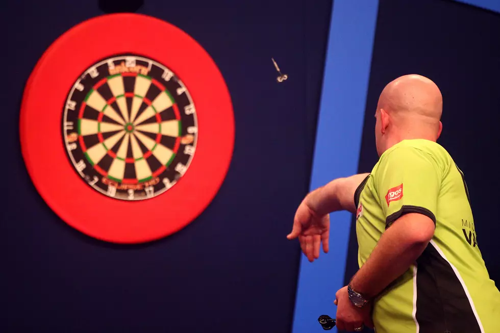Darts Wizard Throws 17 Perfect Shots in a Row, Announcer Nearly Dies From Excitement