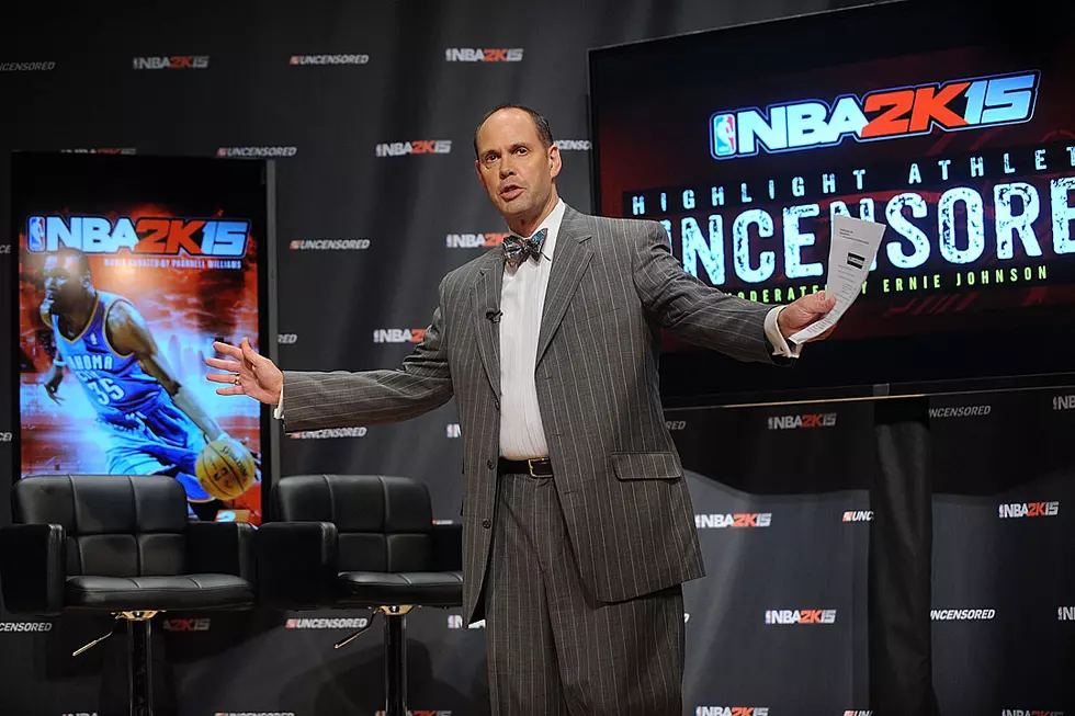 Ernie Johnson Gives His Emmy to Stuart Scott’s Daughters in Ultimate Classy Move