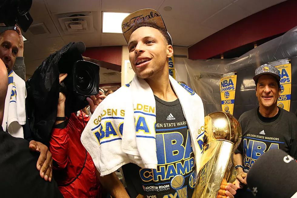 Stephen Curry Owns Air Drums on ‘In the Air Tonight’