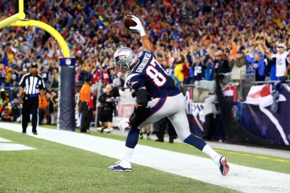 Gronk’s 3 TDs Lead New England Past Pittsburgh, 28-21