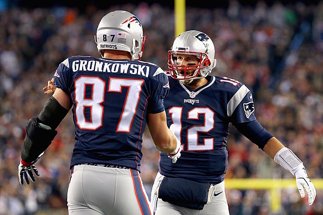 Tom Brady Throws 4 TDs in Patriots 36-7 Rout of Dolphins