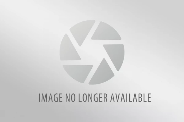 This Ferrari Pit Crew Are Freakishly Fast Tire-Changers