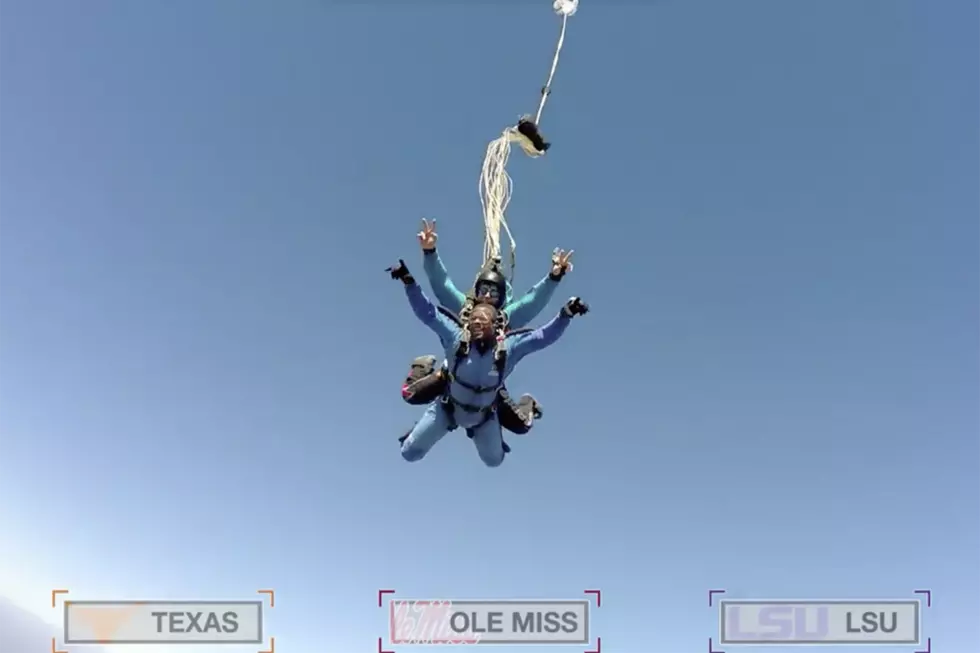 4-Star Recruit Flying High After Skydiving to Announce College Commitment