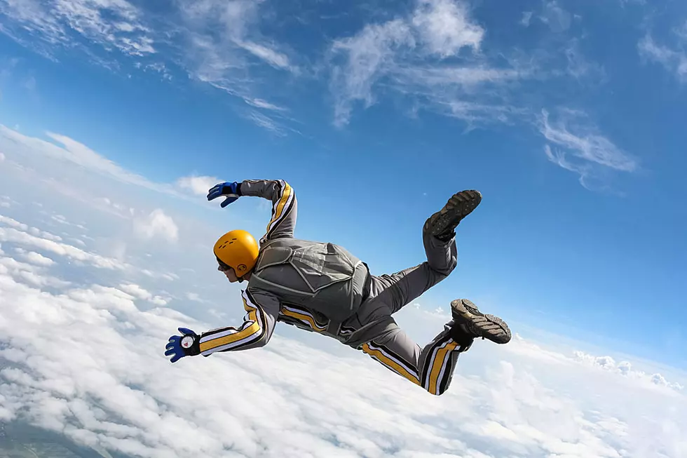 4-Star Recruit Flying High After Skydiving to Announce College Commitment