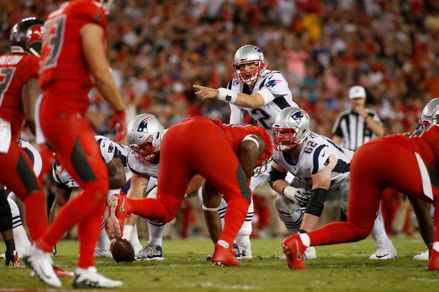 Tom Brady Leads Patriots Past Buccaneers, 19-14