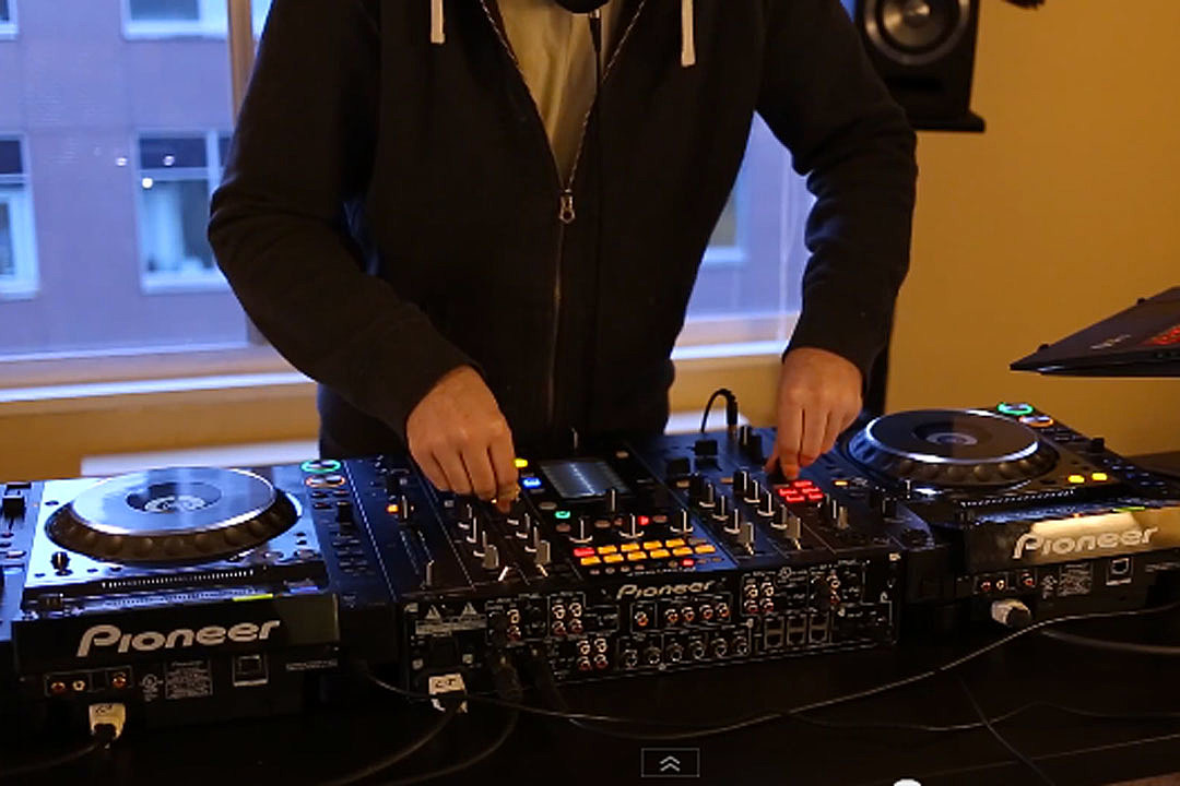 DJ Debunks the Krewella 'Not Plugged in at Ultra' Rumor