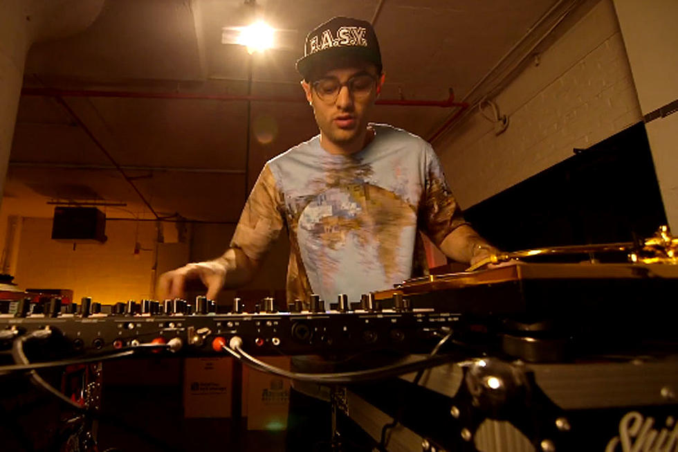 DJ Shiftee Performs Incredible Live Routine on Traktor Kontrol S8