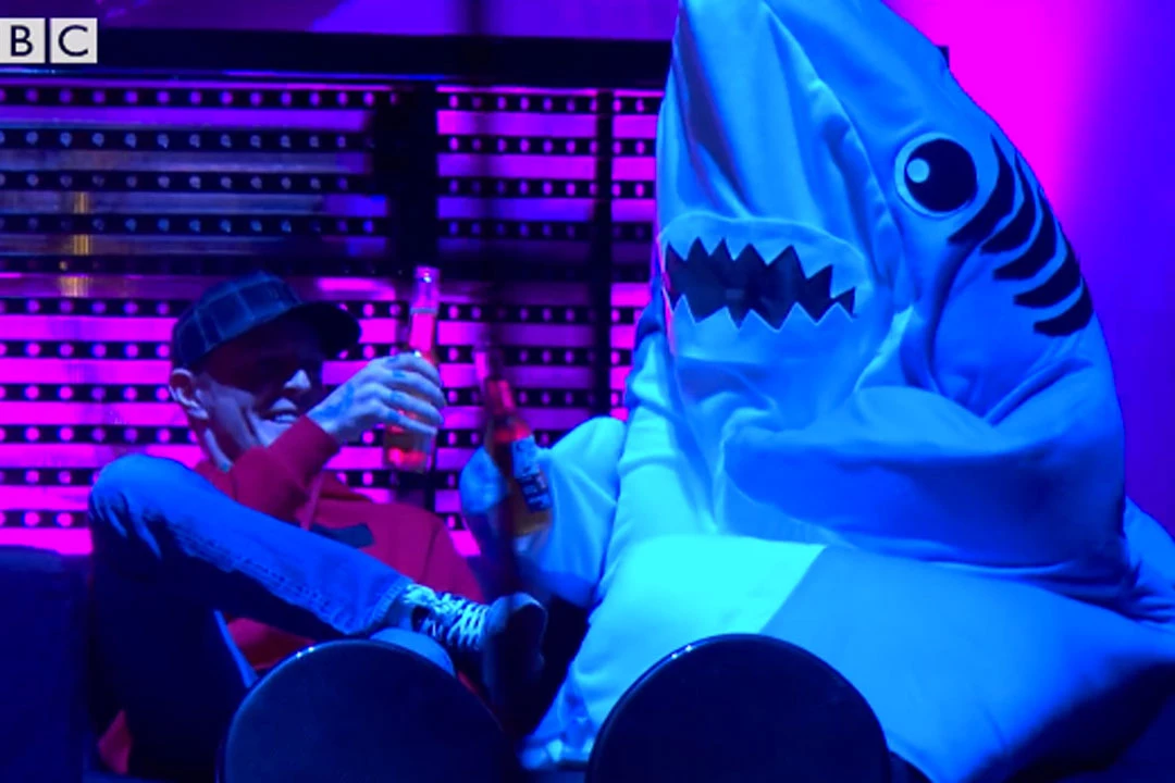 Deadmau5 Trolls Glastonbury with Left Shark