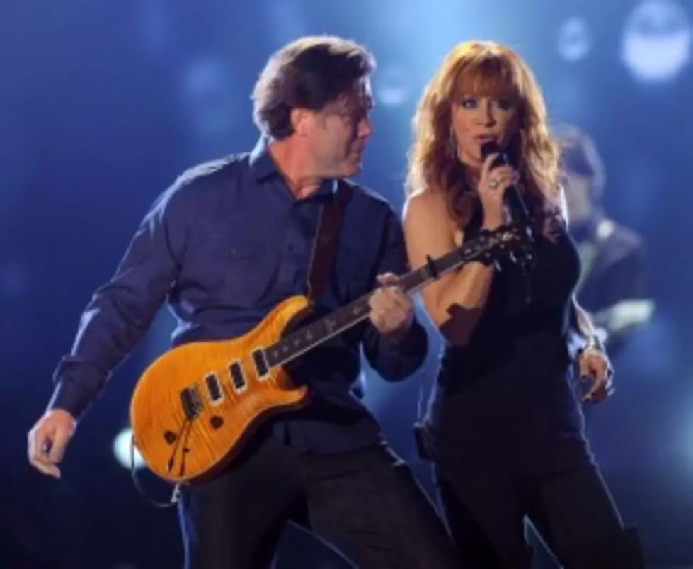 Reba&#8217;s Band Members Killed in Plane Crash 20 Years Ago Today (Video)