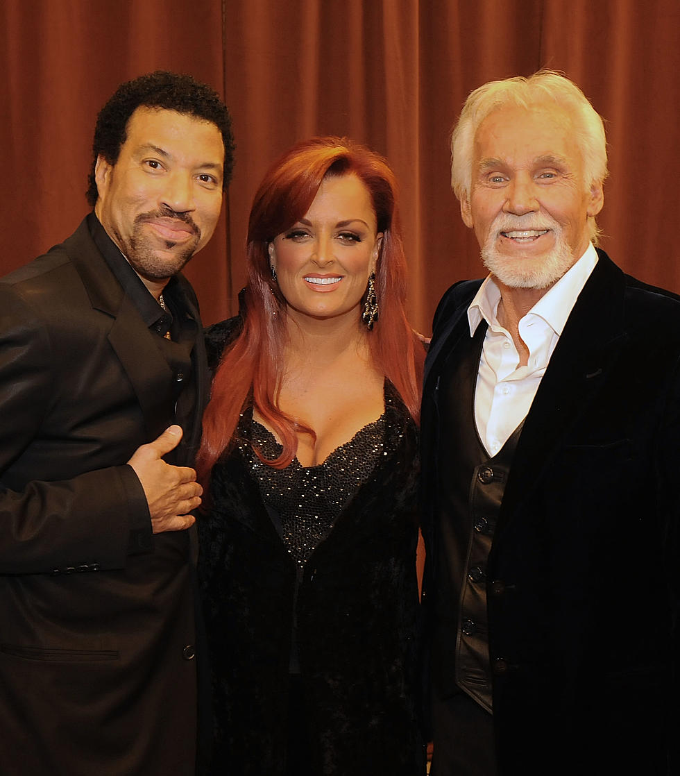 Kenny Rogers And Wynonna Honored With No. 1 Christmas Duet