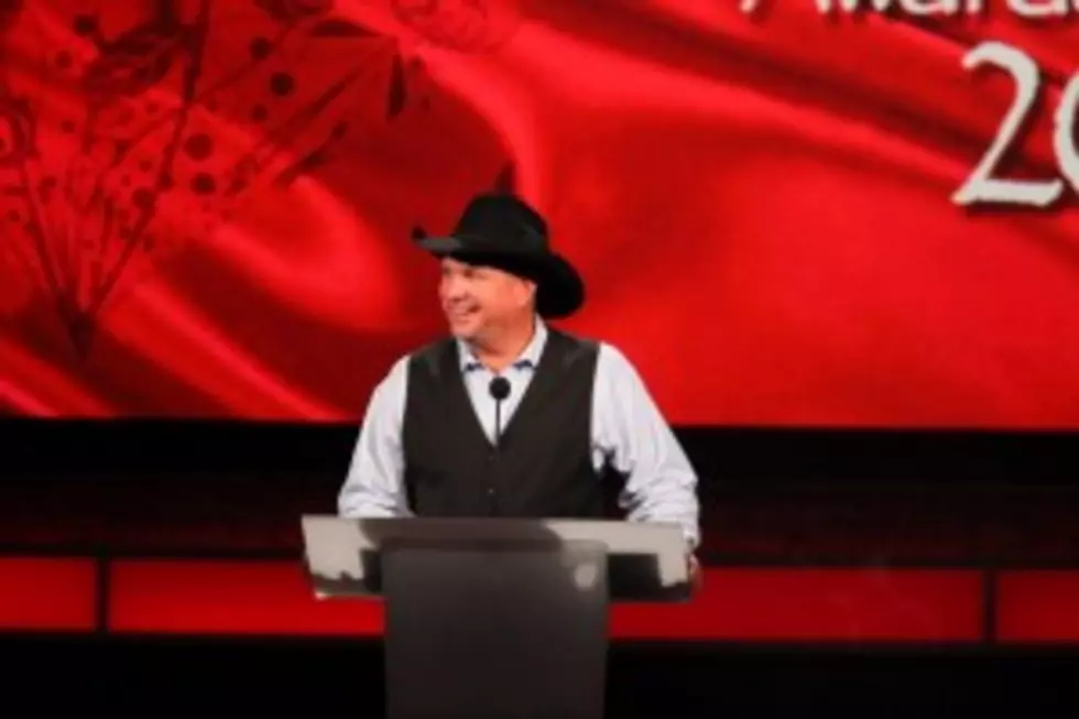 Garth Wins Lawsuit &#038; More in Casey&#8217;s Taste of Country