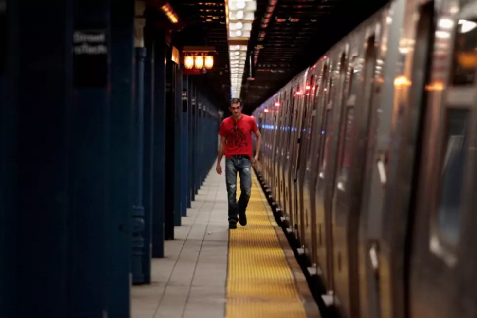 Man Hops into NY Subway to Save Fallen Over the Weekend [VIDEO]