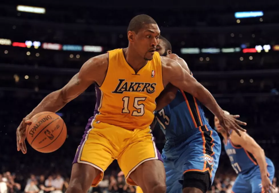 Metta World Peace Throws Violent Elbow [VIDEO]