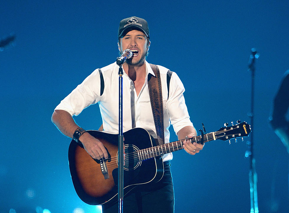 Luke Bryan Performs Drunk On You On CMT Awards Show