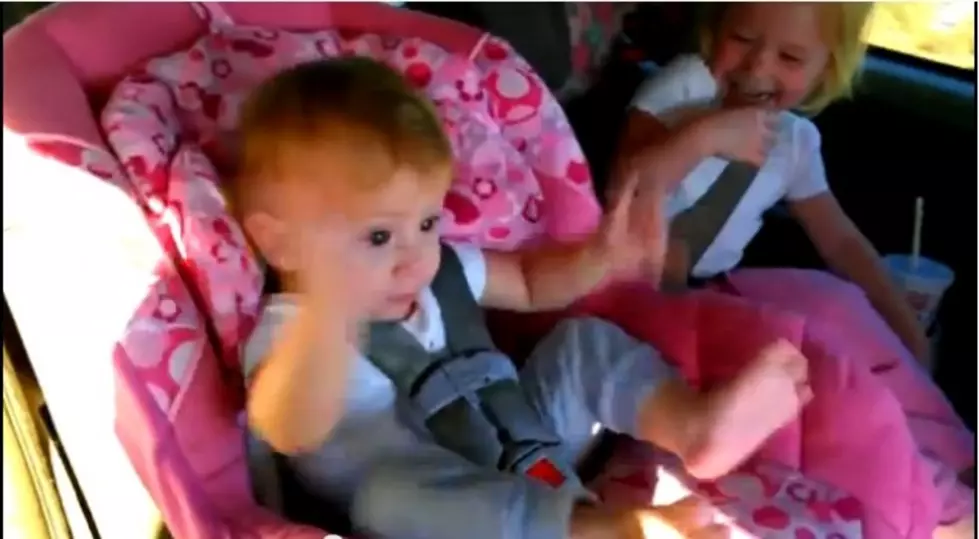 Baby Wakes Up For Gangnam Style &#8211; Today&#8217;s YouTube Treasure [VIDEO]