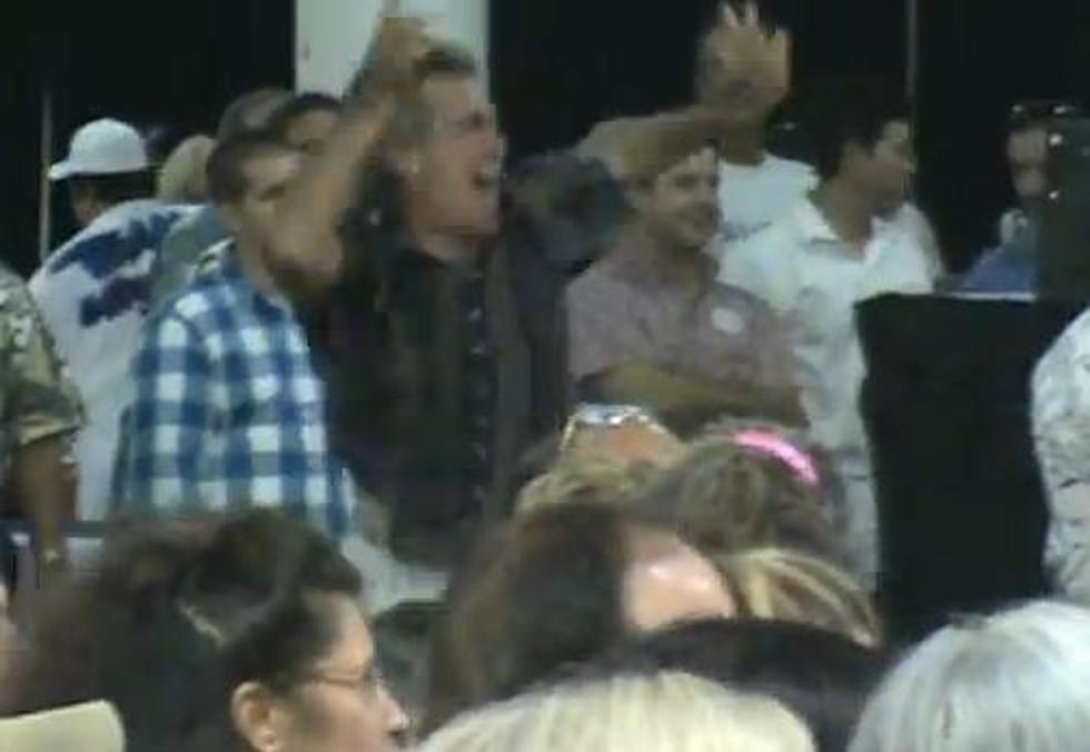 Now THIS Guy Is Really Enjoying This Willie Nelson Concert! [VIDEO]