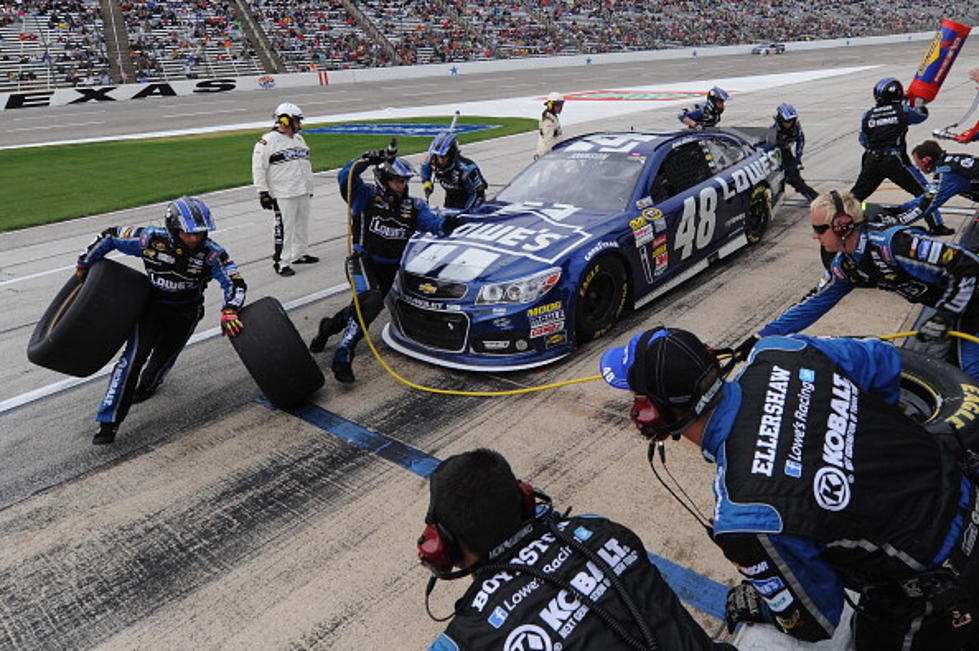 CBS News Goes Inside Jimmie Johnson’s Pit Crew – Easy Job Right? [VIDEO]