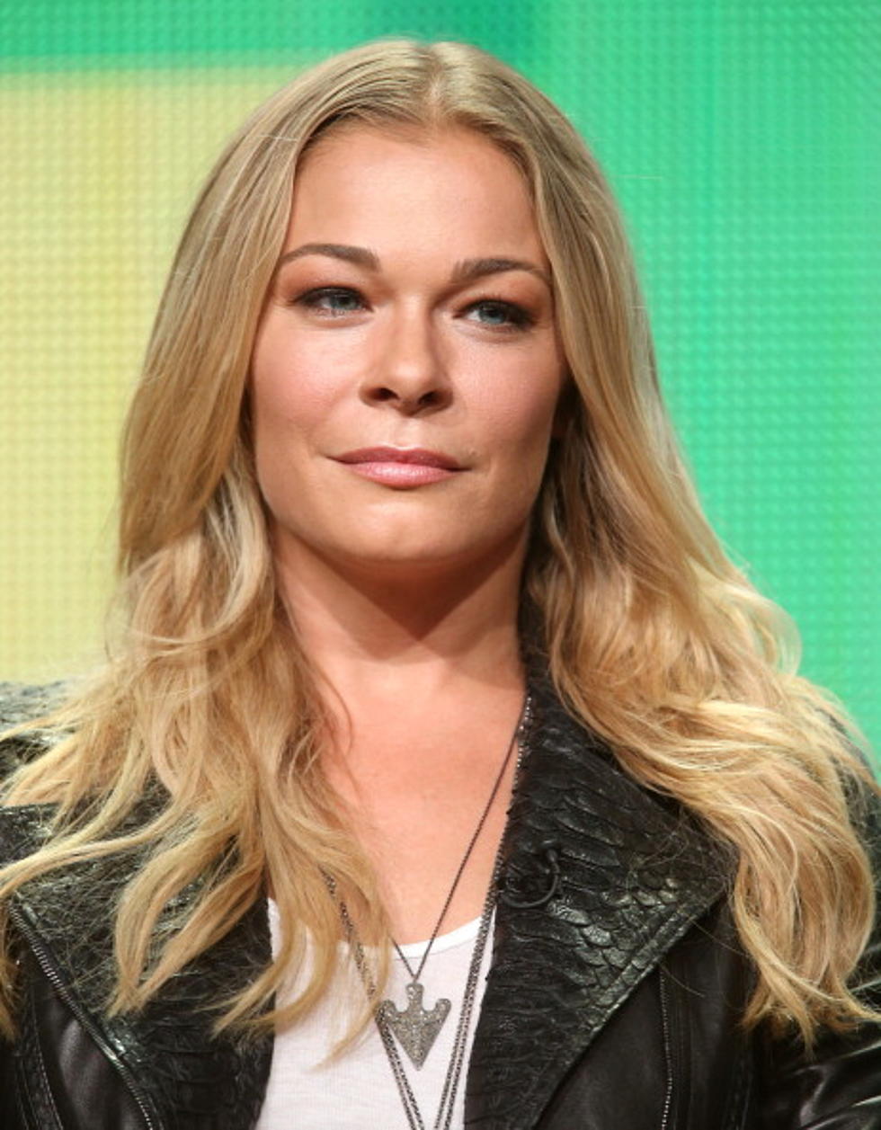 LeAnn Rimes Reveals Christmas Tour in Sexy Video [Watch]