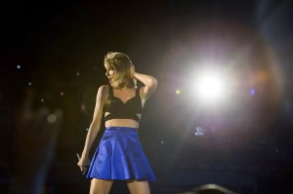 Taylor Swift Performs With Sam Hunt At Soldier Field In Chicago [VIDEO]