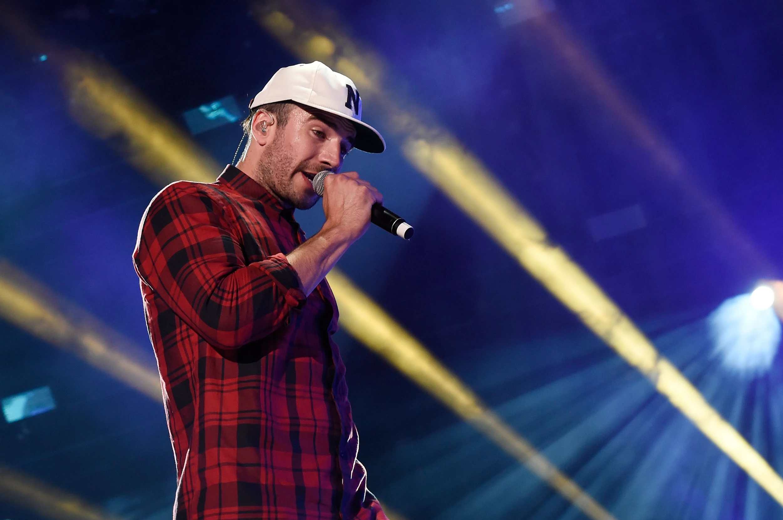 Is Sam Hunt Looking For Love? 