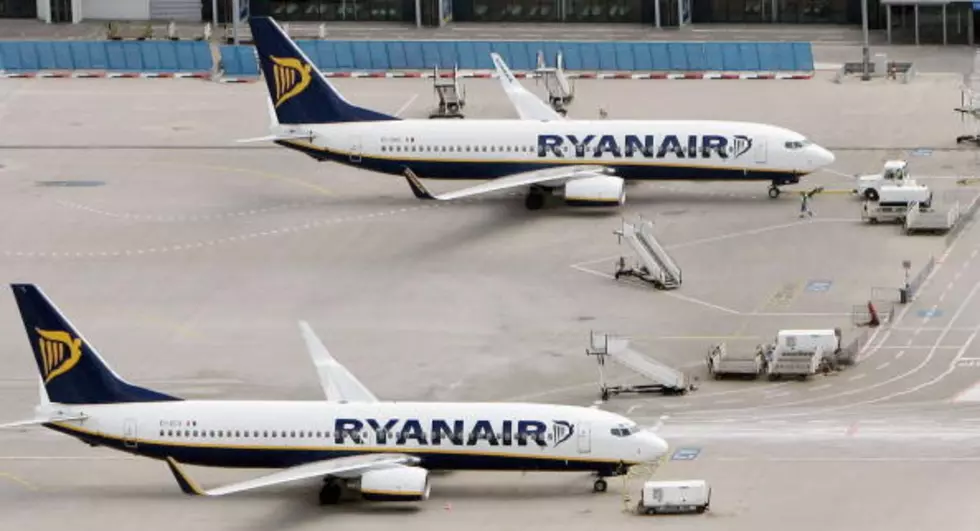 Stranger Meets His Exact Double On A Ryan Air Flight [VIDEO]