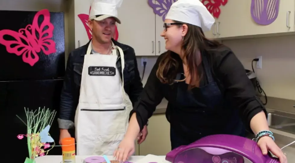 Justin Moore Makes Whoopie Pie on &#8216;Baking with Bethany&#8217; [Watch]