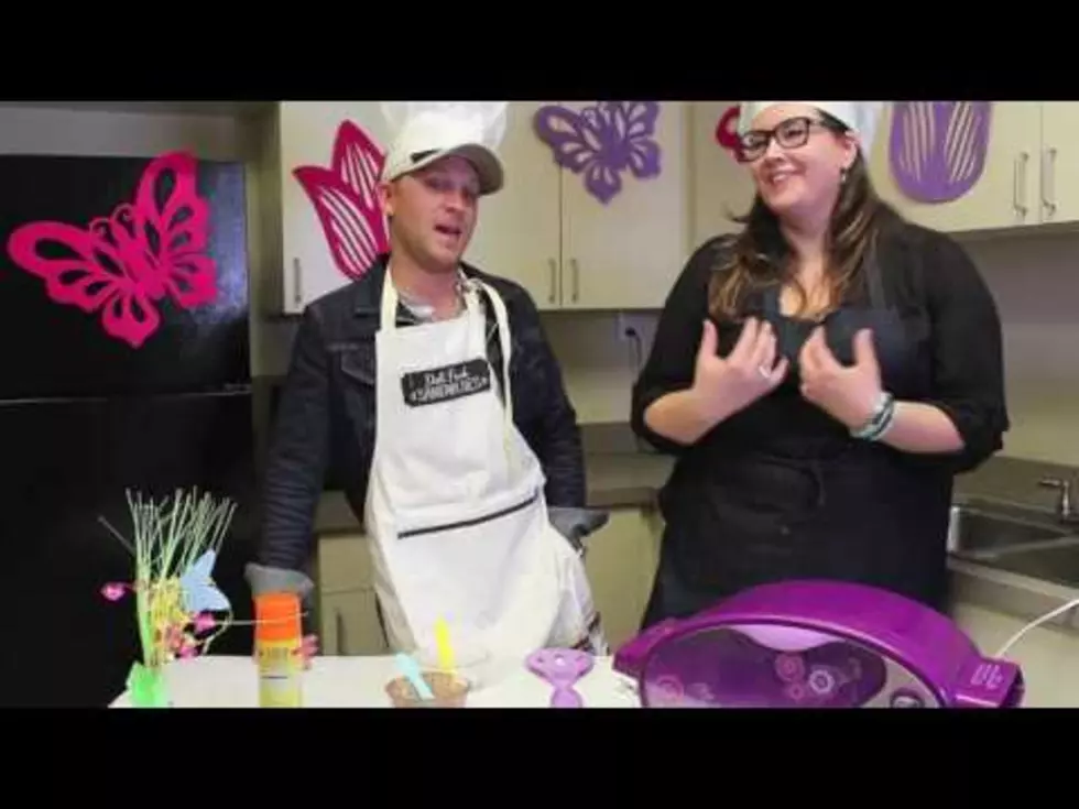 Justin Moore, Countryfest Headliner Makes Whoopie Pies with Bethany [Watch]
