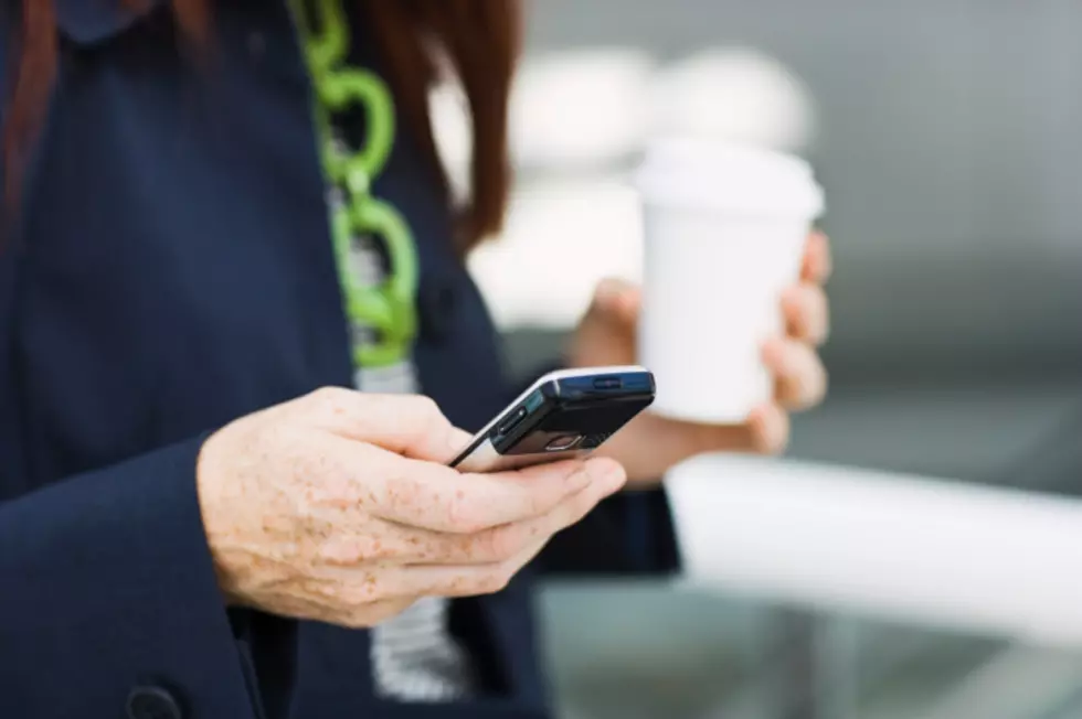 Distracted Walking Should Be Illegal in Albany