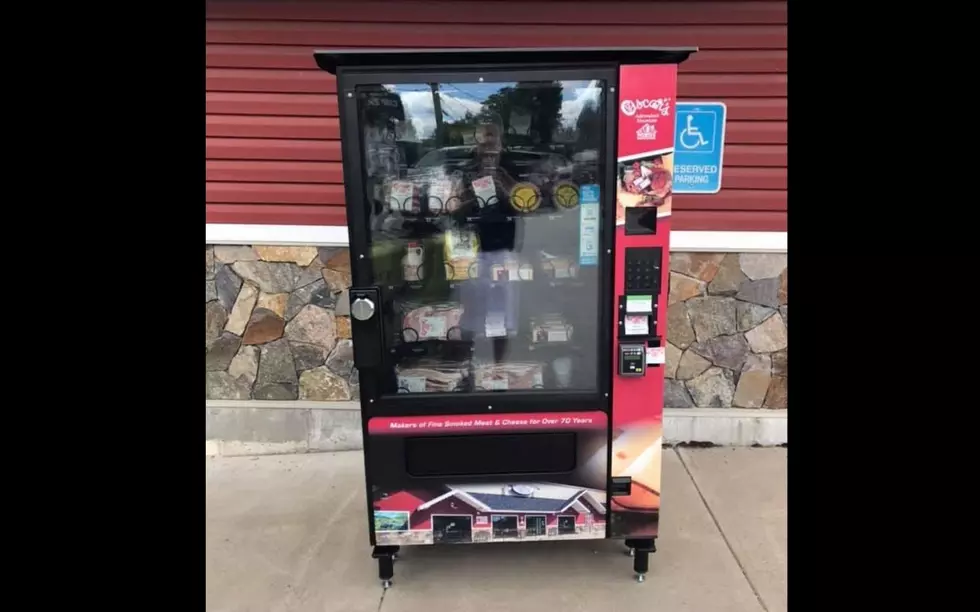 Bacon Vending Machine Arrives At Oscar&#8217;s Smokehouse