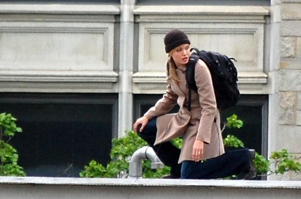 Candid ’09 Photos Show Angelina Jolie Making ‘Salt’ in Albany