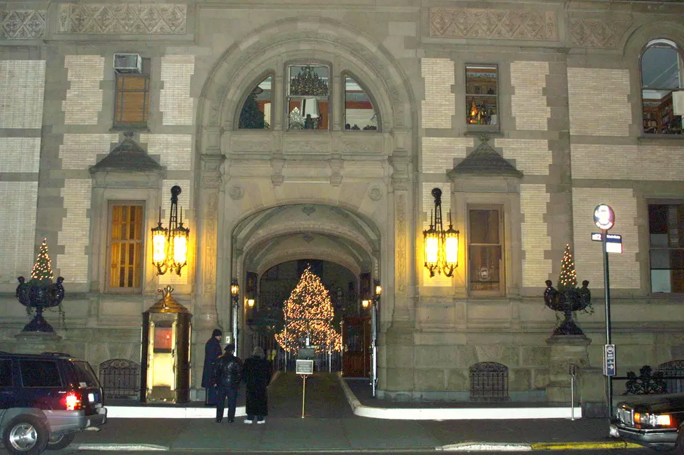John Lennon''s Apartment Building in New York