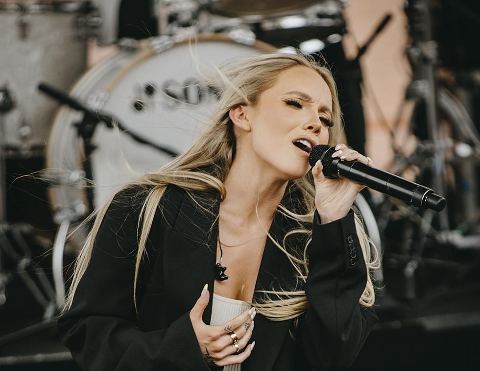 Win A Concert In A Cubicle At Work w/Danielle Bradbery