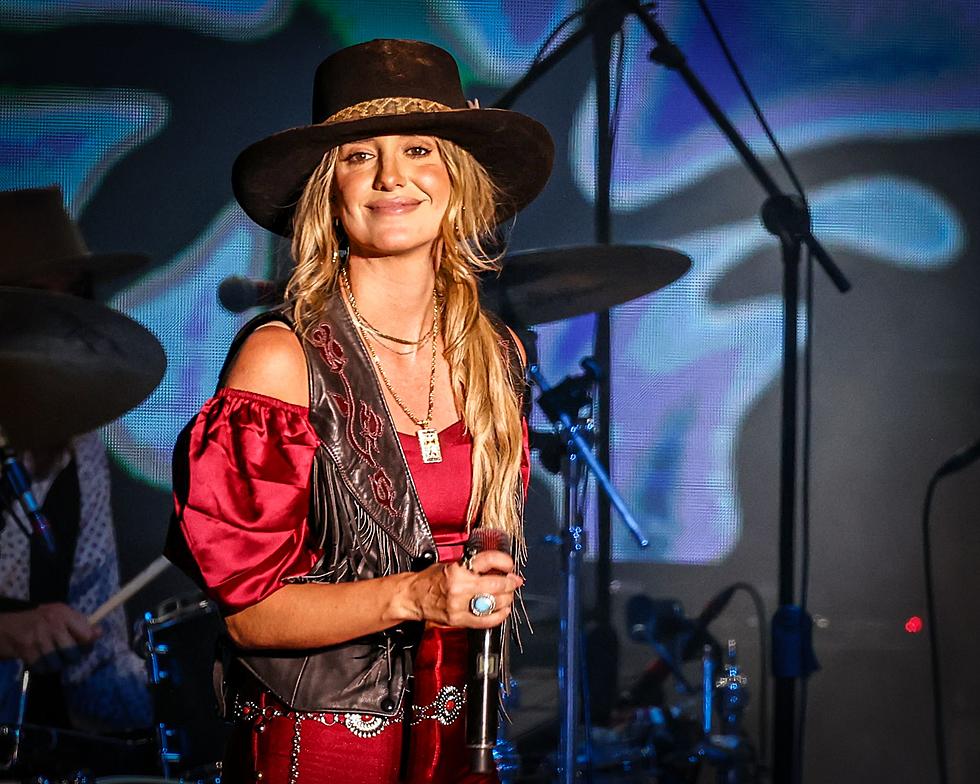 Yellowstone' Star Lainey Wilson Shuts Down the Stage in Paisley