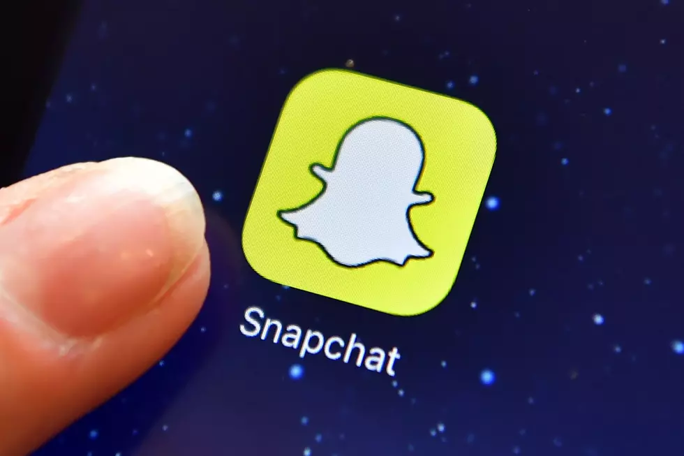 A woman with her finger over the Snapchat app launcher