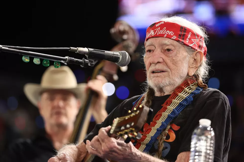 Willie Nelson performing