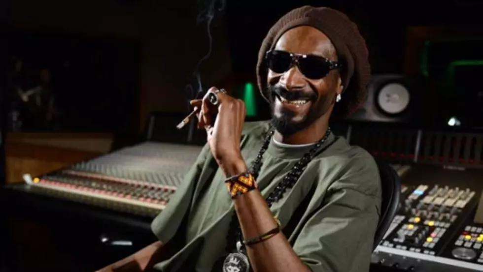 Snoop Dogg Wins Pound Of Weed Betting On Floyd Mayweather Jr.