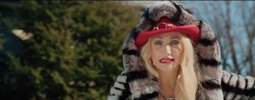 Cameron Diaz Raps About Being Back Home For Thanksgiving On ‘SNL’