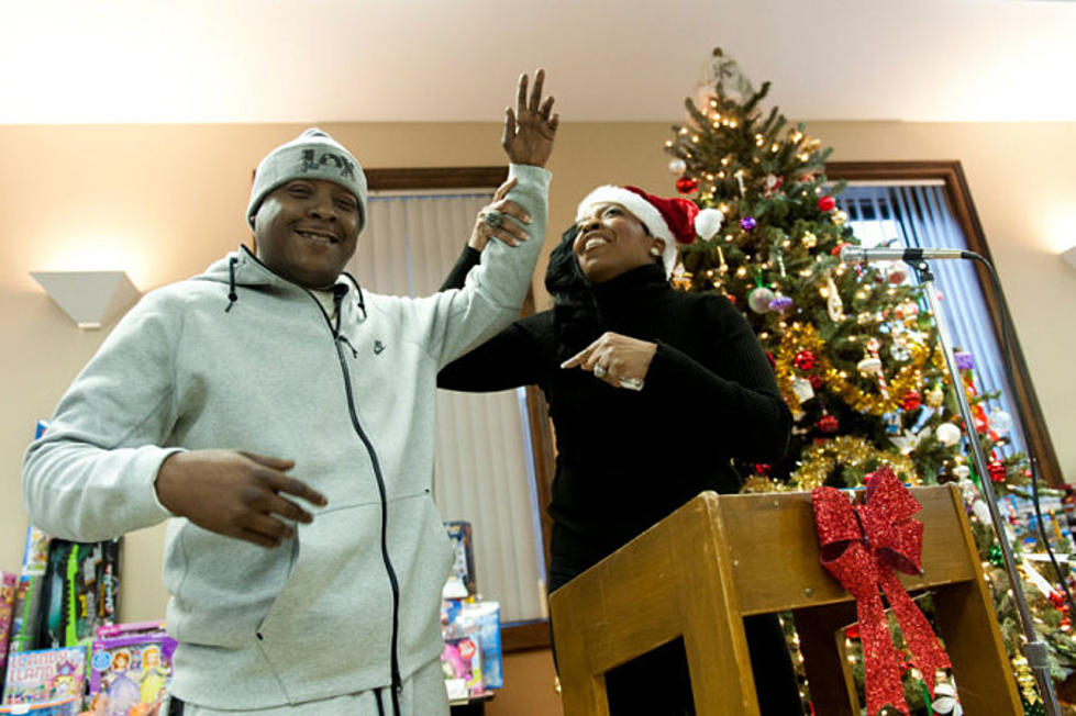 Jadakiss Helps Host Toy Drive At Women&#8217;s Shelter