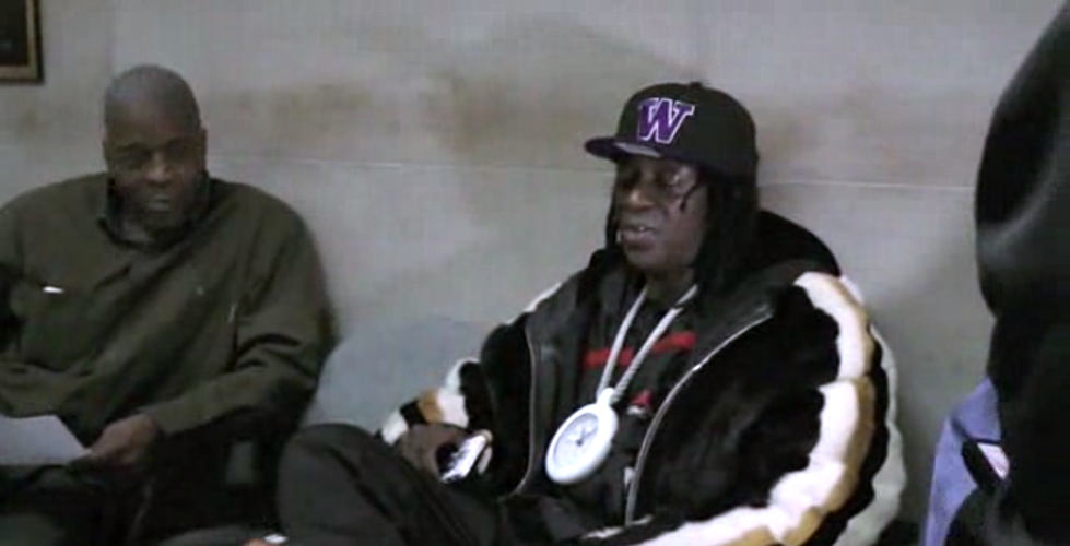 Flavor Flav Pleas Not Guilty To Felony Driving Charges, Wears A Clock Chain To Court