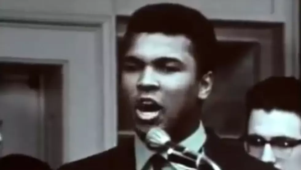 Muhammad Ali Signs Sponsorship Deal With Under Armour