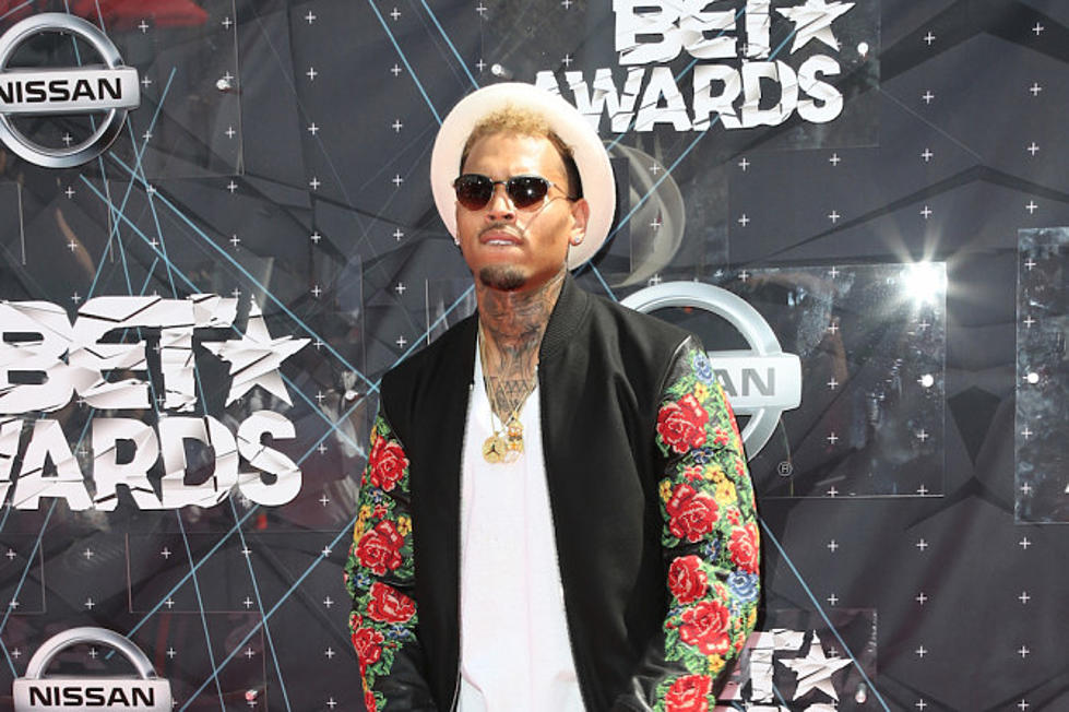 Chris Brown Wins Best Male R&#038;B/Pop Artist at the 2015 BET Awards